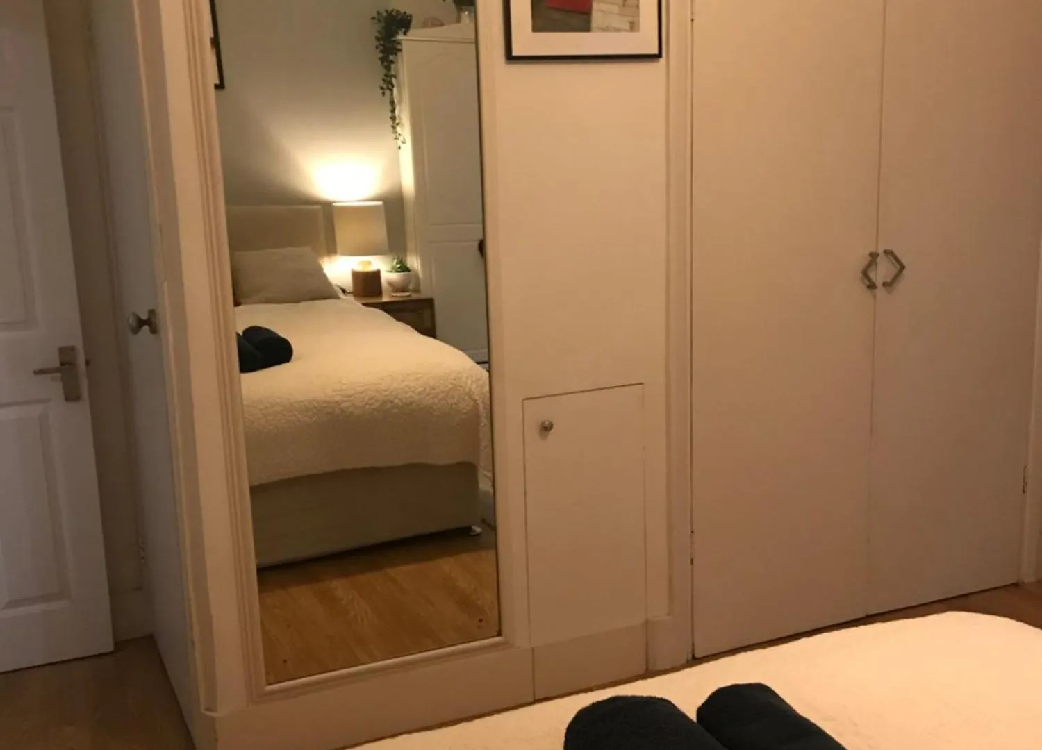 London Zone 2, Private, Cosy Accommodation Near Canary Wharf Apartment